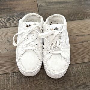 Nike slide in tennis